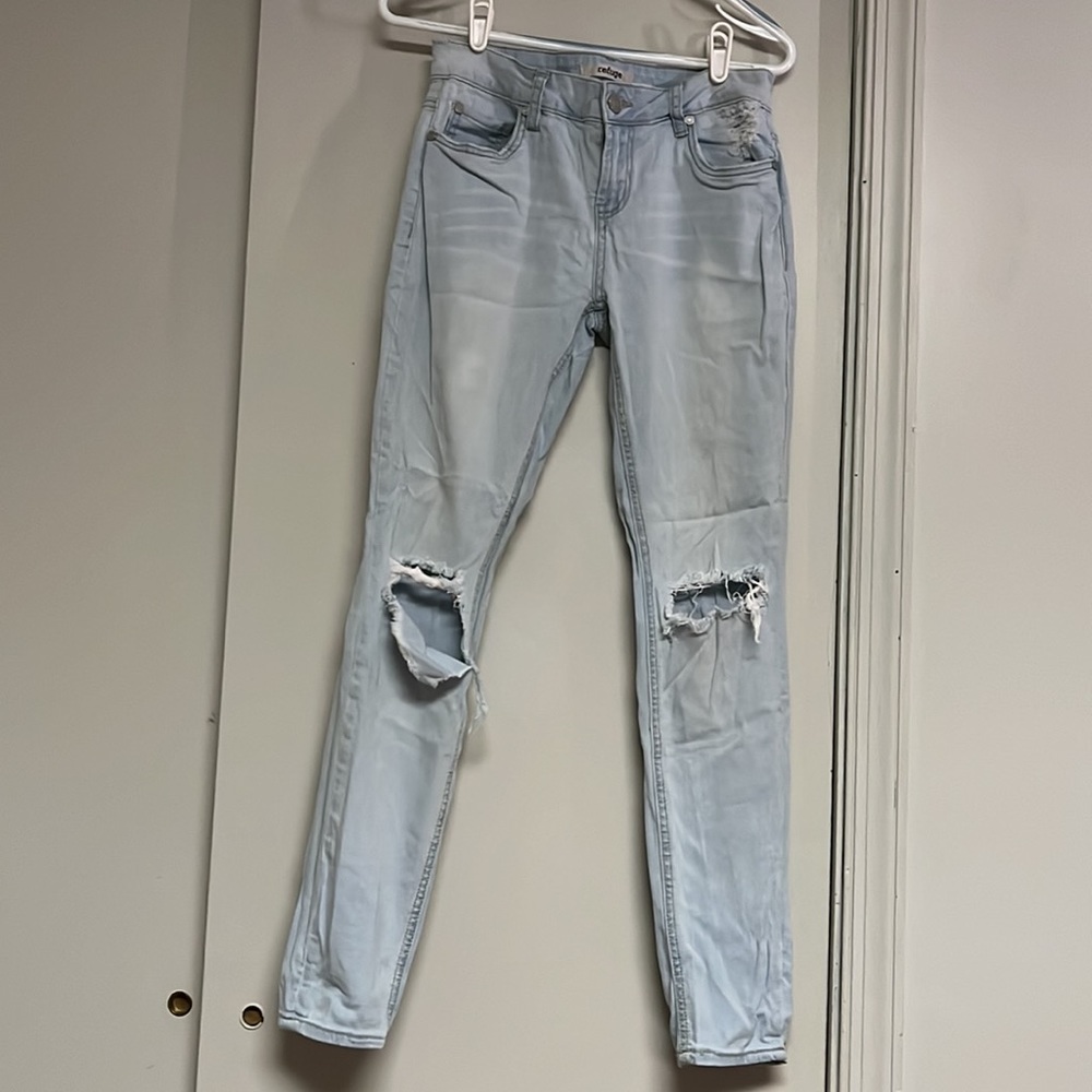 Refuge Distressed Jeans Size 4